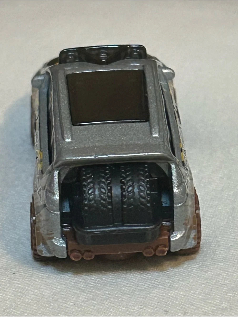 Hot Wheels 2023 Chrysler Pacifica Off-Road Minivan - Mud Studs